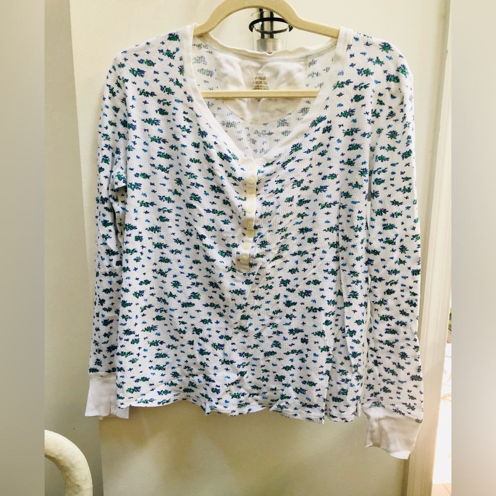 Faded Glory White and Blue Floral Blouse